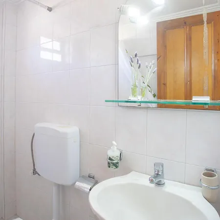 A1- Mikro Karavi Nydri (Lefkada)